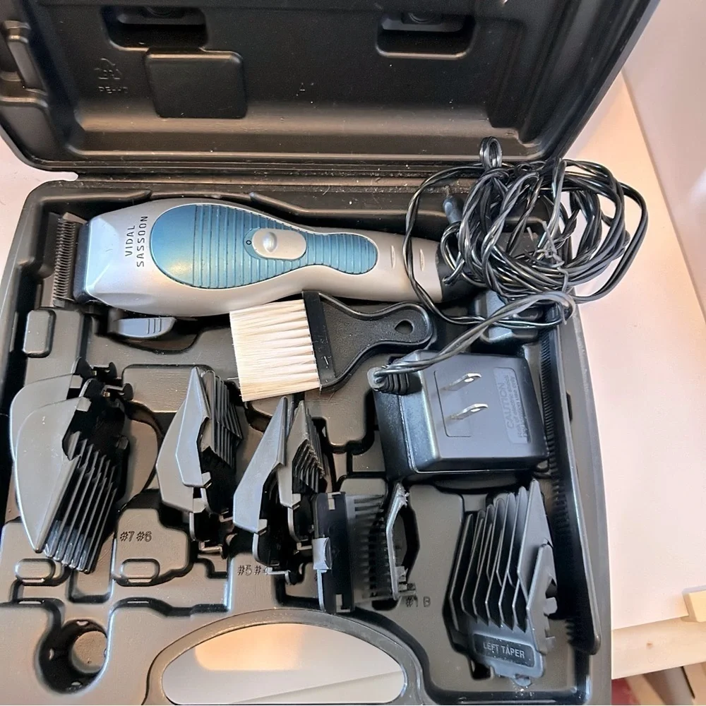 Vidal Sassoon Vintage Men’s Hair Clipper Set with Attachments